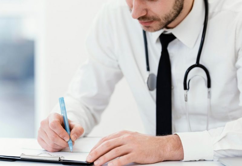 doctor writing ESA letter doctor writing ESA letter